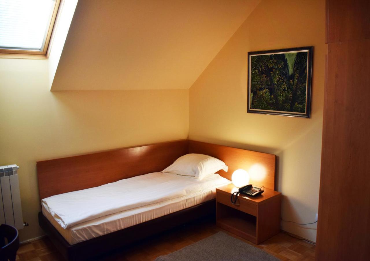 Hunting House Hotel Turija Buitenkant foto